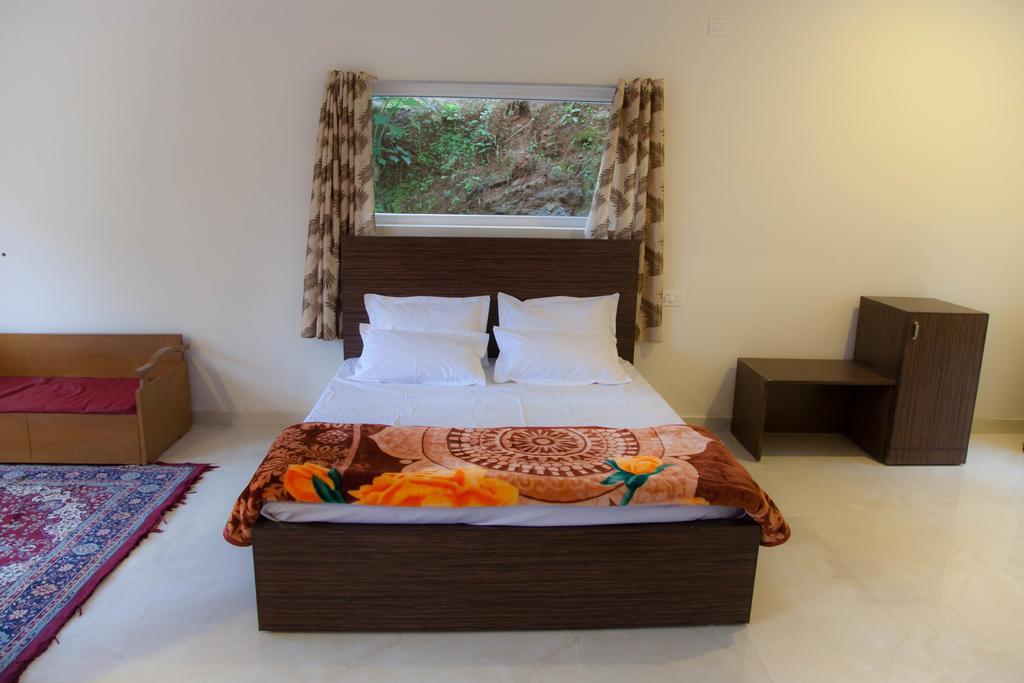 Petra Family Guest House Валпарай Номер фото